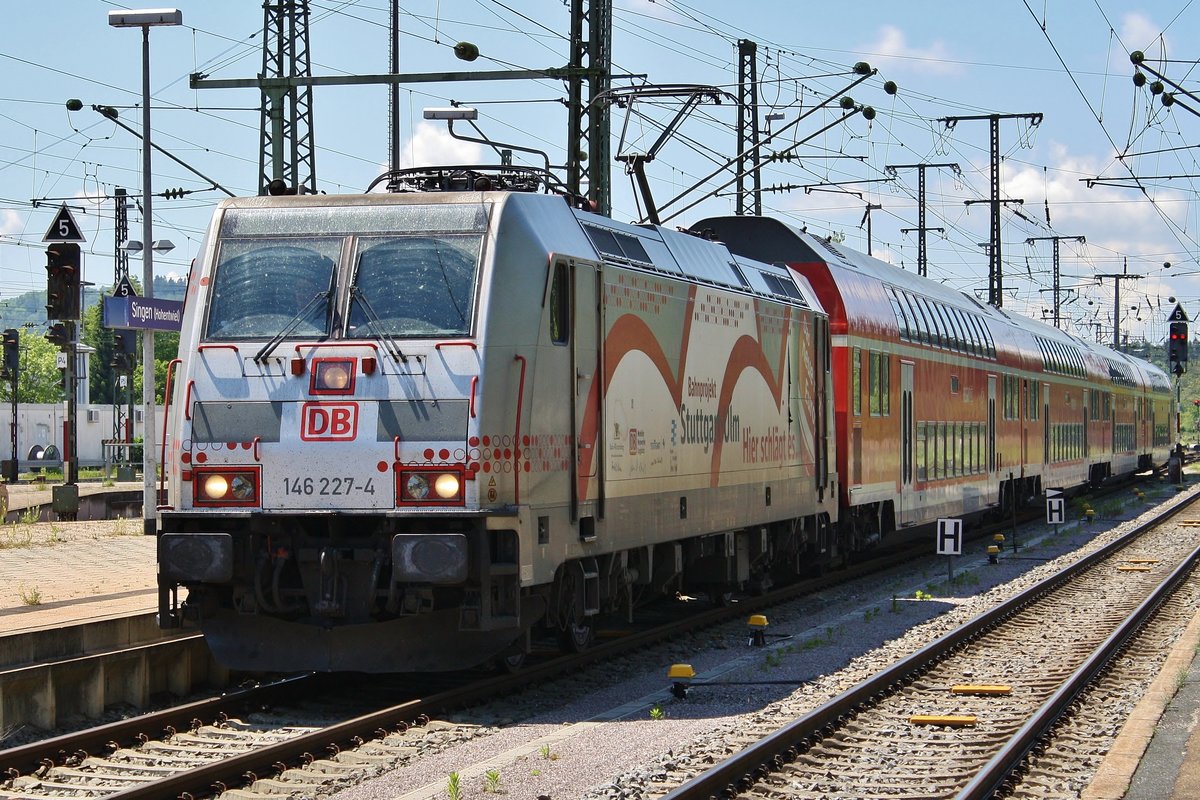 146 227-4 erreicht am 30.05.2019 mit dem RE4721 von Karlsruhe Hauptbahnhof nach Konstanz den Bahnhof Singen(Hohentwiel).
