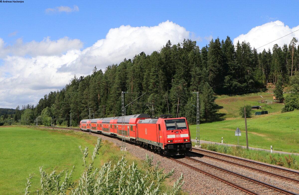 146 228-2  St.Georgen(Schwarzw)  mit dem RE 4727 (Karlsruhe Hbf-Konstanz) im Groppertal 8.8.21