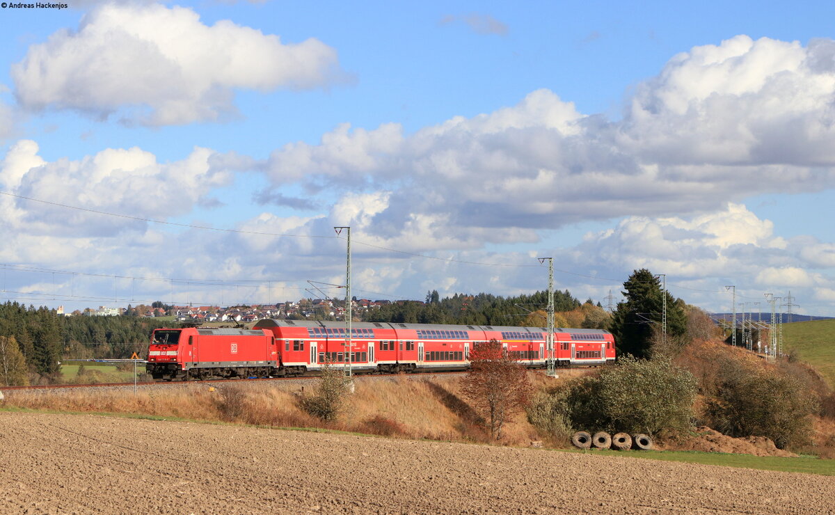 146 228-2  St.Georgen(Schwarzw)  mit dem Lr 70680 (Villingen(Schwarzw)-Freiburg(Brsg)Hbf) bei Löffingen 21.10.21