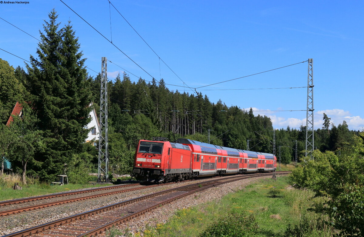 146 228-2  St.Georgen(Schwarzw)  mit dem RE 29028 (Konstanz - St.Georgen(Schwarzw)) bei Peterzell 12.7.22