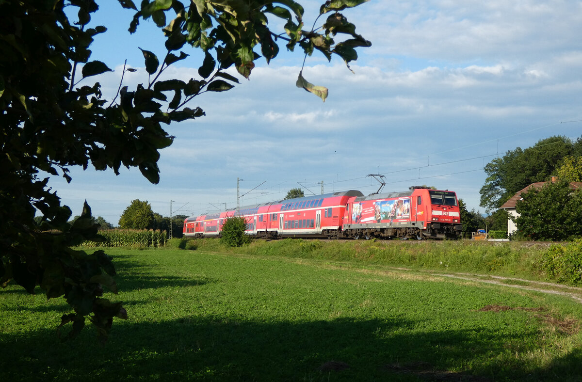 146 229 mit RB17109 (Offenburg - Freiburg Hbf) am 31.08.2021 bei Offenburg-Schutterwald.