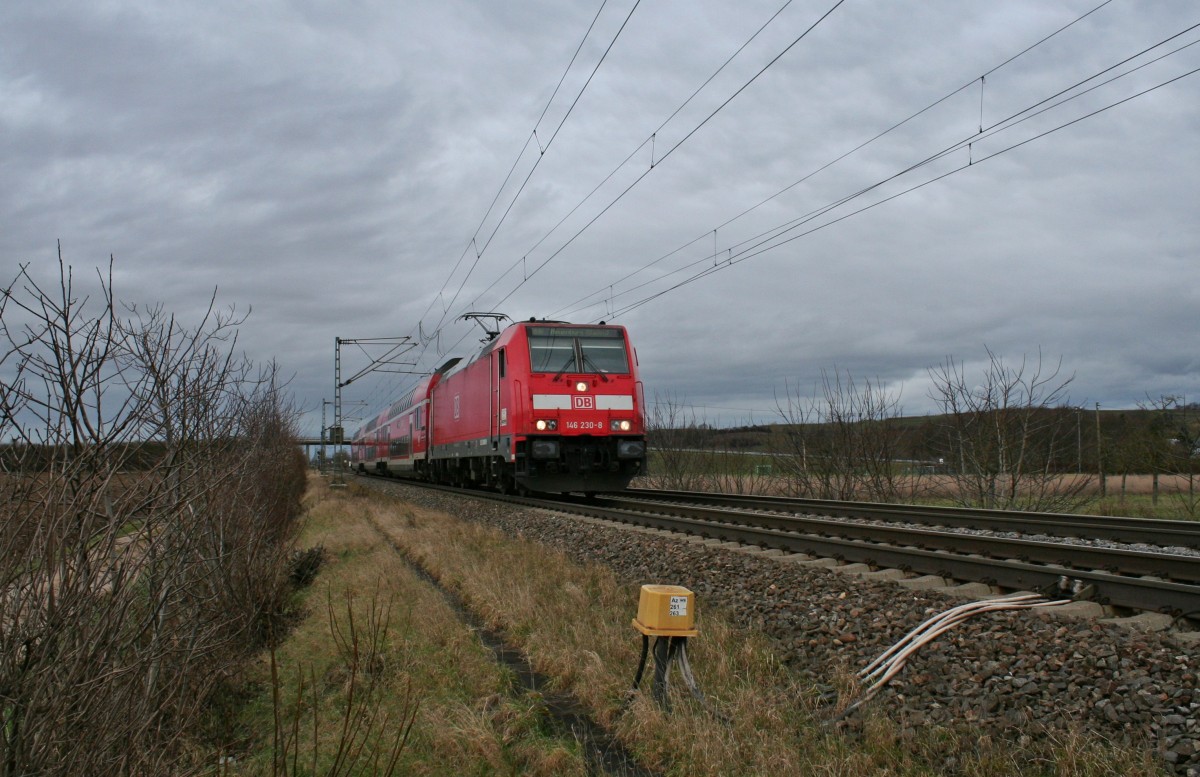146 230-0 war am 03.01.14 im RB-Verkehr zwischen Offenburg und Neuenburg (Baden) unterwegs. Hier fuhr sie mir am Nachmittag bei Hgelheim vor die Linse.
