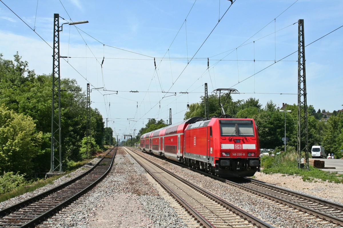 146 230-8 mit einem RE nach Offenburg am Nachmittag des 07.06.14 beim Verlassen des Bahnhof Emmendingen.