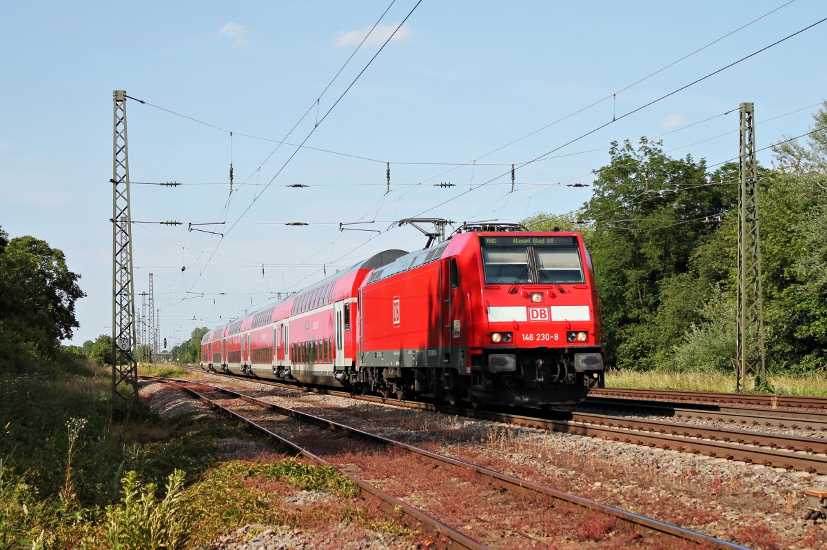 146 230-8  Radolfszell  bei der Einfahrt mit einem RE nach Basel Bad Bf in den Bahnhof von Orschweier.