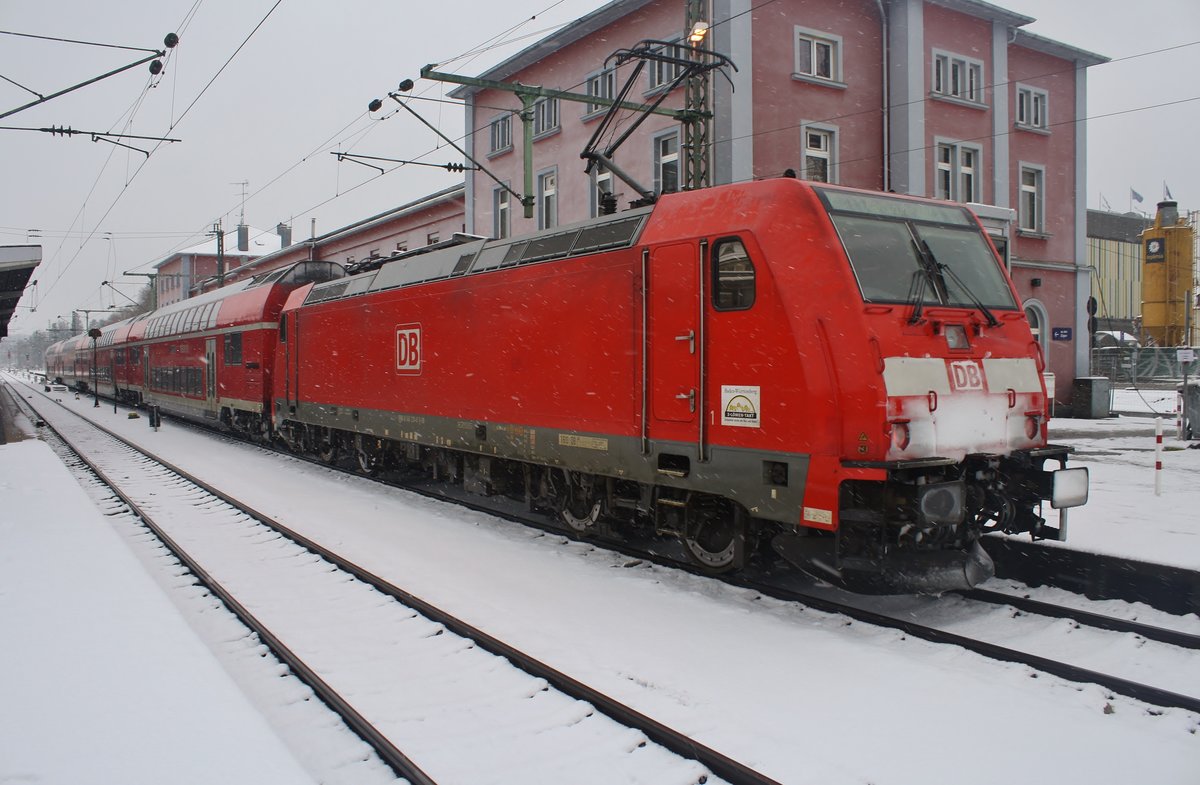 146 231-6 steht am 5.1.2019 mit dem RE4720 von Konstanz nach Karlsruhe Hauptbahnhof in Singen(Hohentwiel). 