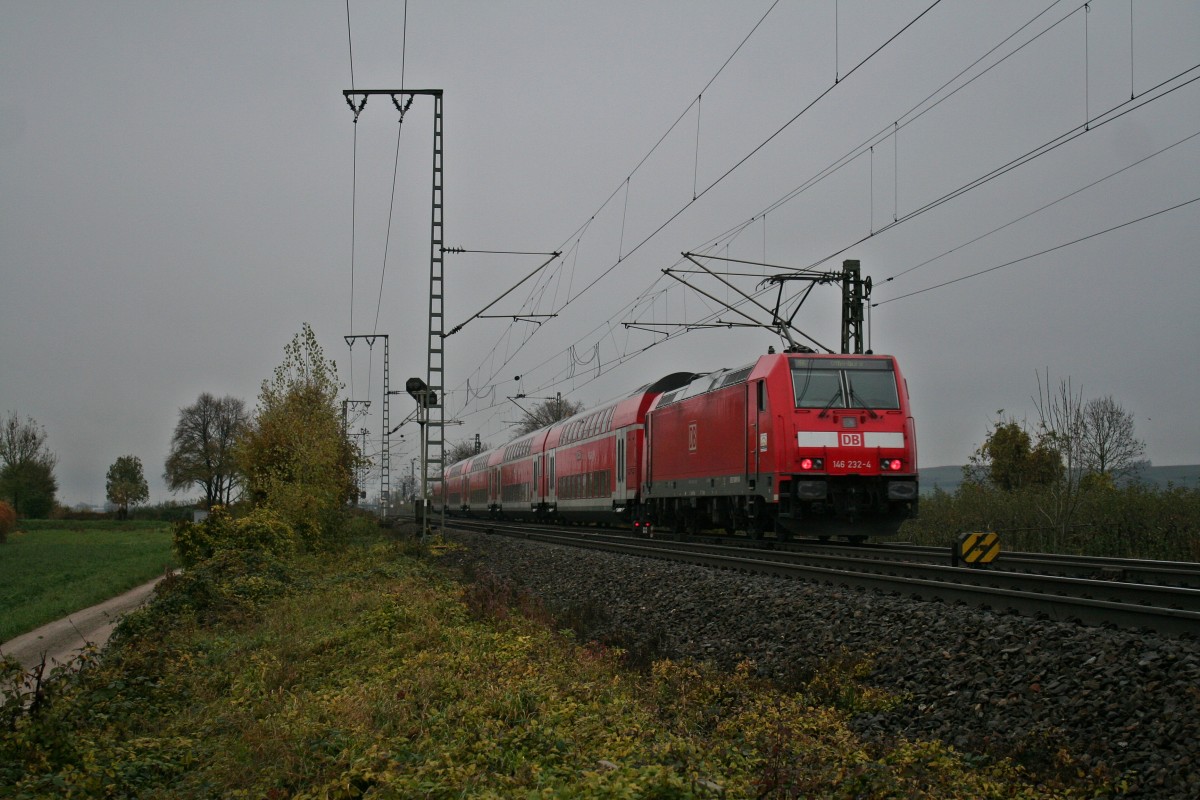 146 232-4 mit einem RE von Basel nach Offenburg am Nachmittag des 22.11.13 beim Verlassen des Bahnhofs Mllheim (Baden).