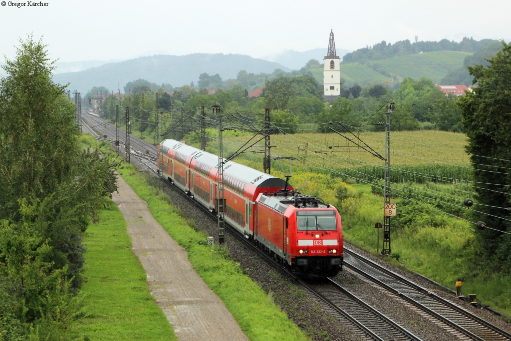146 233-2 verlässt mit einem RE nach Schliengen Denzlingen, 26.07.2014.