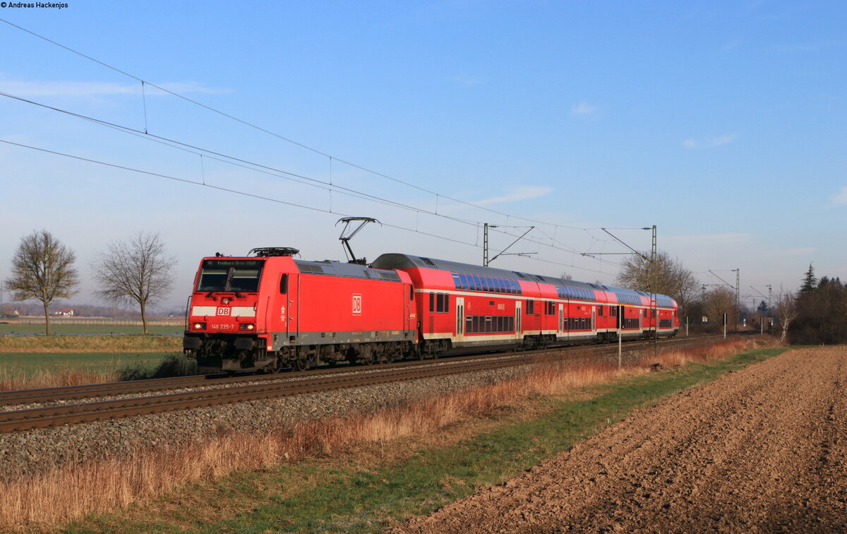 146 235-7 mit dem RE 4749 (Offenburg - Freiburg(Brsg)Hbf) bei Riegel 1.3.22
