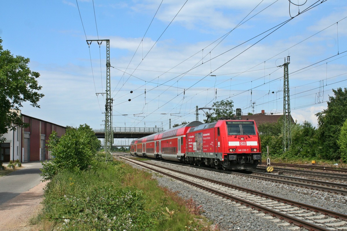 146 235-7 mit einer RB von Freiburg (Breisgau) Hbf nach Neuenburg (Baden) am Nachmittag des 14.06.14 bei der Einfahrt in Mllheim (Baden).