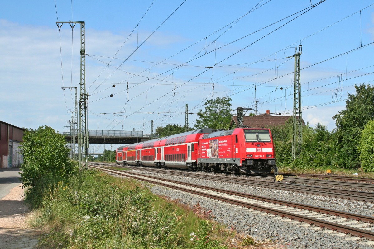 146 235-7 mit einer RB von Neuenburg (Baden) nach Freiburg (Breisgau) Hbf am Nachmittag des 14.06.14 in Mllheim (Baden).