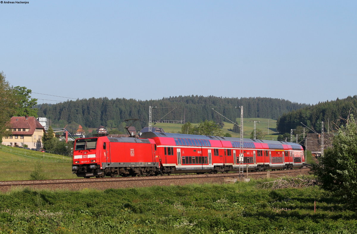 146 237-3  Karlsruhe  mit dem RE 4709 (Karlsruhe Hbf-Konstanz) bei Peterzell 7.6.19