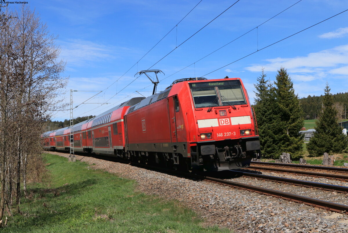 146 237-3  Karlsruhe  mit dem RE 29019 (St.Georgen(Schwarzw)-Konstanz) bei Peterzell 9.5.21