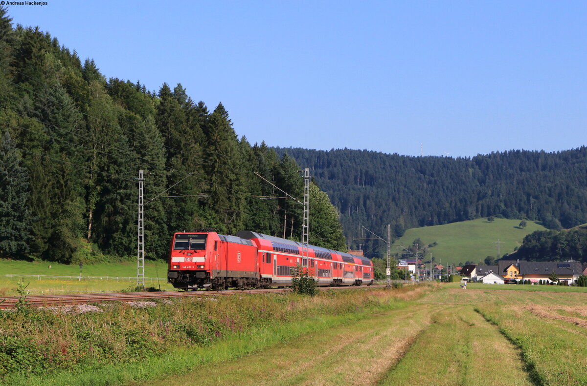146 237-3  Karlsruhe  mit dem RE 4715 (Karlsruhe Hbf-Konstanz) bei Hausach 14.8.21