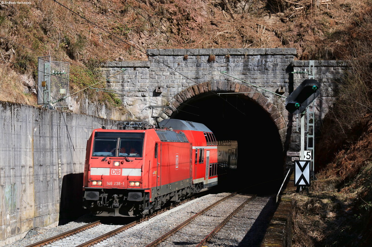 146 238-1 mit dem Lr 70689 (Villingen(Schwarzw) - Freiburg(Brsg)Hbf) bei Nußbach 14.3.22