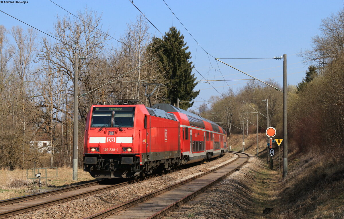 146 238-1 mit dem RE 4719 (Karlsruhe Hbf - Konstanz) bei Villingen 25.3.22