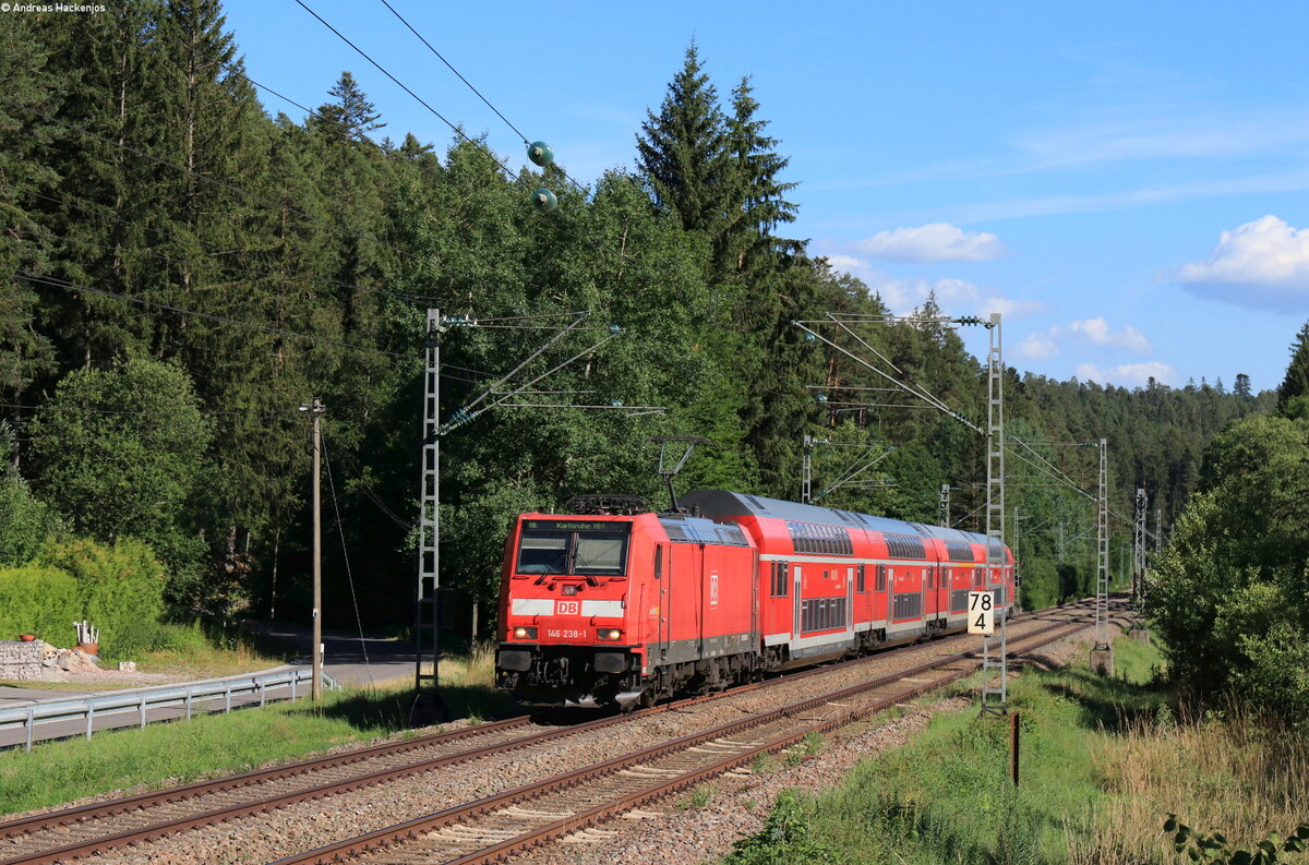 146 238-1 mit dem RE 29030 (Konstanz - St.Georgen(Schwarzw)) im Groppertal 12.7.22