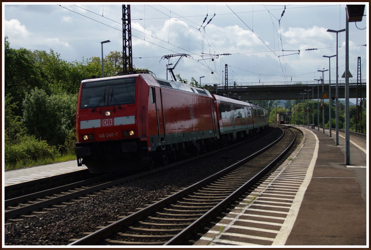 146 240-7 mit einer RB nach Frankfurt/M. unterwegs am 08.05.14 in Retzbach-Zellingen.