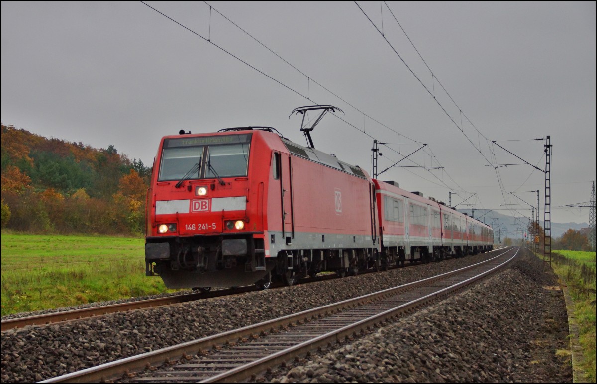 146 241-5 ist mit dem RE 4506 nach Frankfurt/M. am 11.11.14 unterwegs.