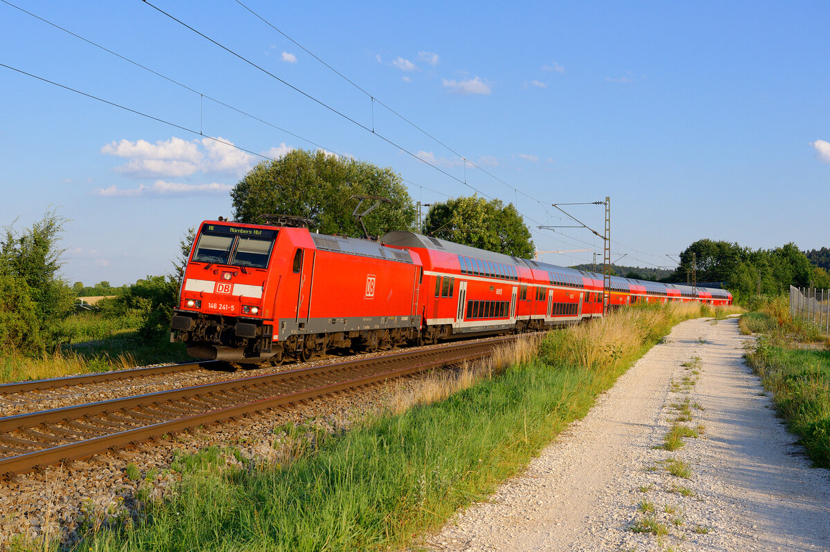 146 241 DB Regio als RE 4864 (München Hbf - Nürnberg Hbf) bei Parsberg, 20.07.2020
