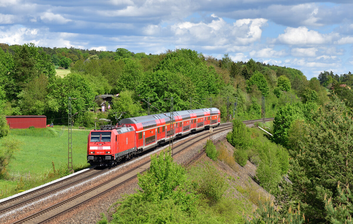 146 241 mit einem RE am 22.05.2021 bei Laaber.