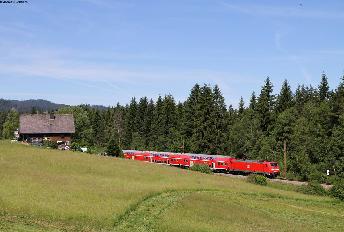 146 242-3 mit der RB 17267 (Freiburg(Brsg)Hbf-Seebrugg) bei Hinterzarten 24.6.19