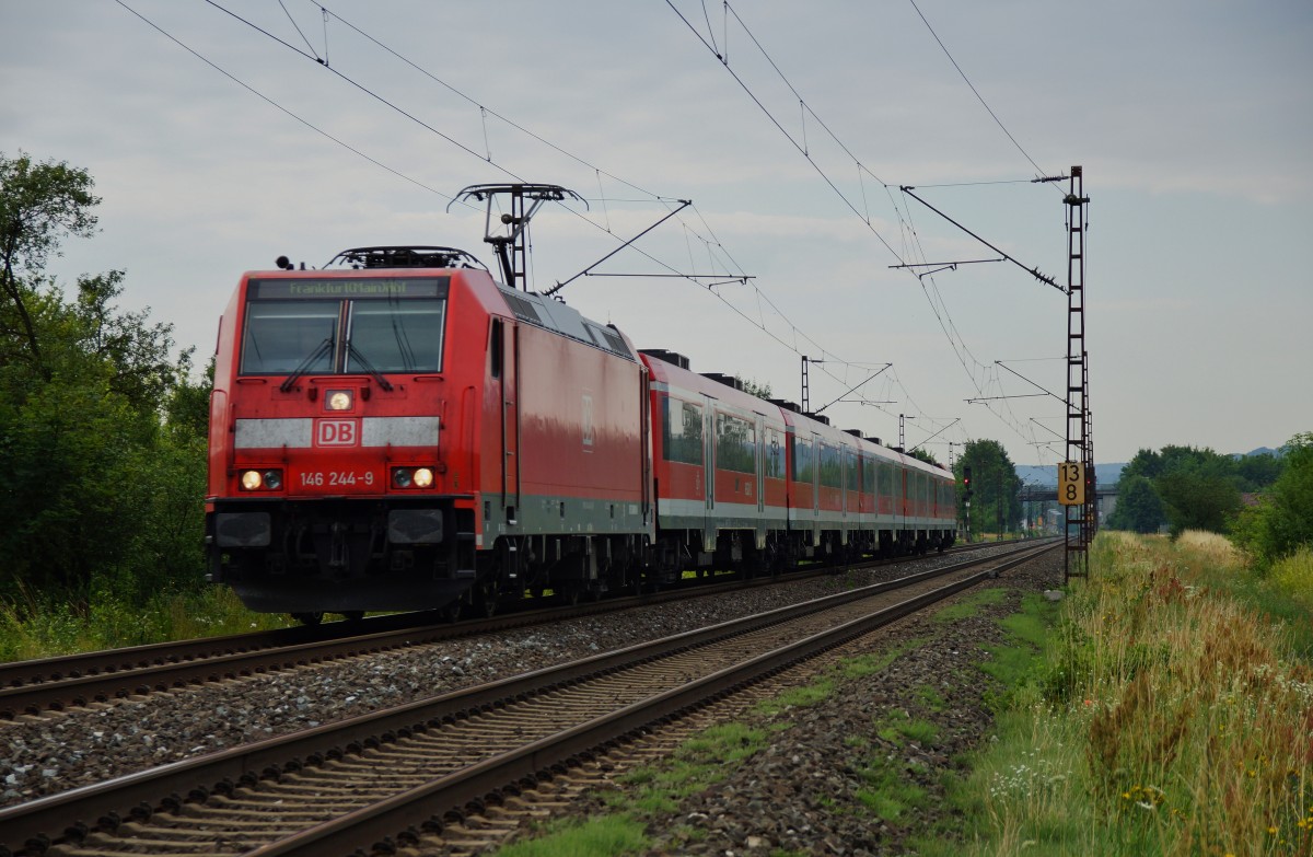 146 244-9 als RE von Würzburg nach Frankfurt/M. unterwegs am 16.07.14 bei Thüngersheim.