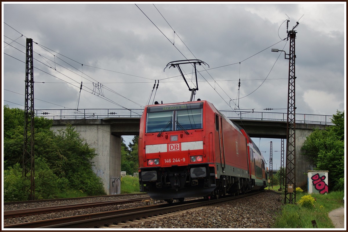 146 244-9 schiebt den RE von FrankfurtM. nach Würzburg am 08.05.14 in Retzbach-Zellingen.
