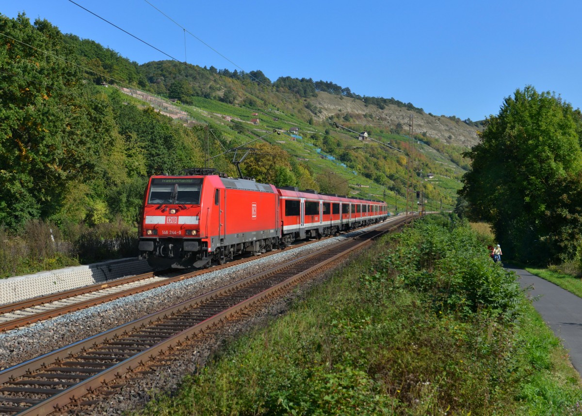 146 244 mit einem RE nach Frankfurt (Main) am 28.09.2013 bei Gambach.