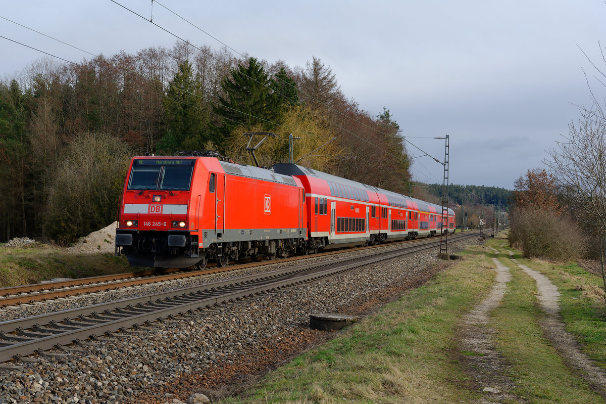 146 245 mit dem RE 4858 (München Hbf - Nürnberg Hbf) bei Postbauer-Heng, 02.03.2020
