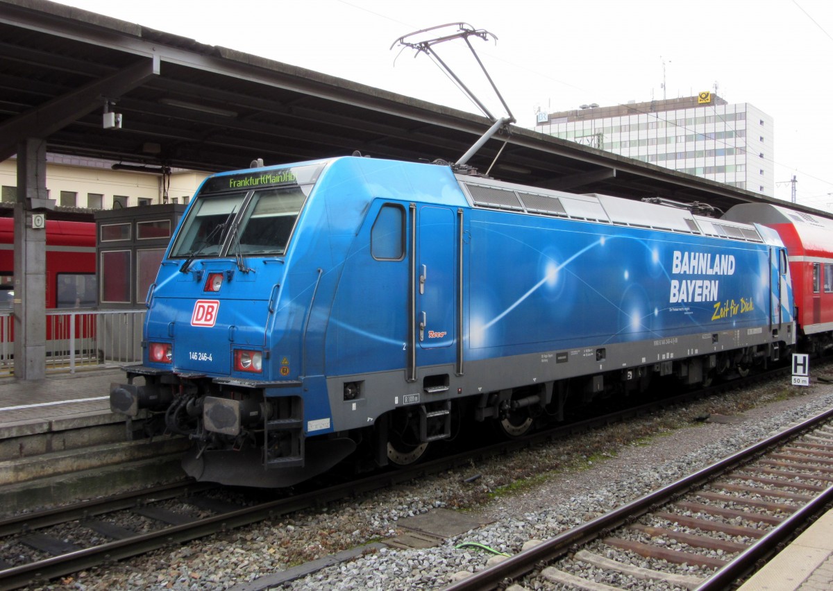 146 246-4  Bahnland Bayern  steht am 19. November 2014 mit einem RE nach Frankfurt am Main Hbf im Würzburger Hbf.