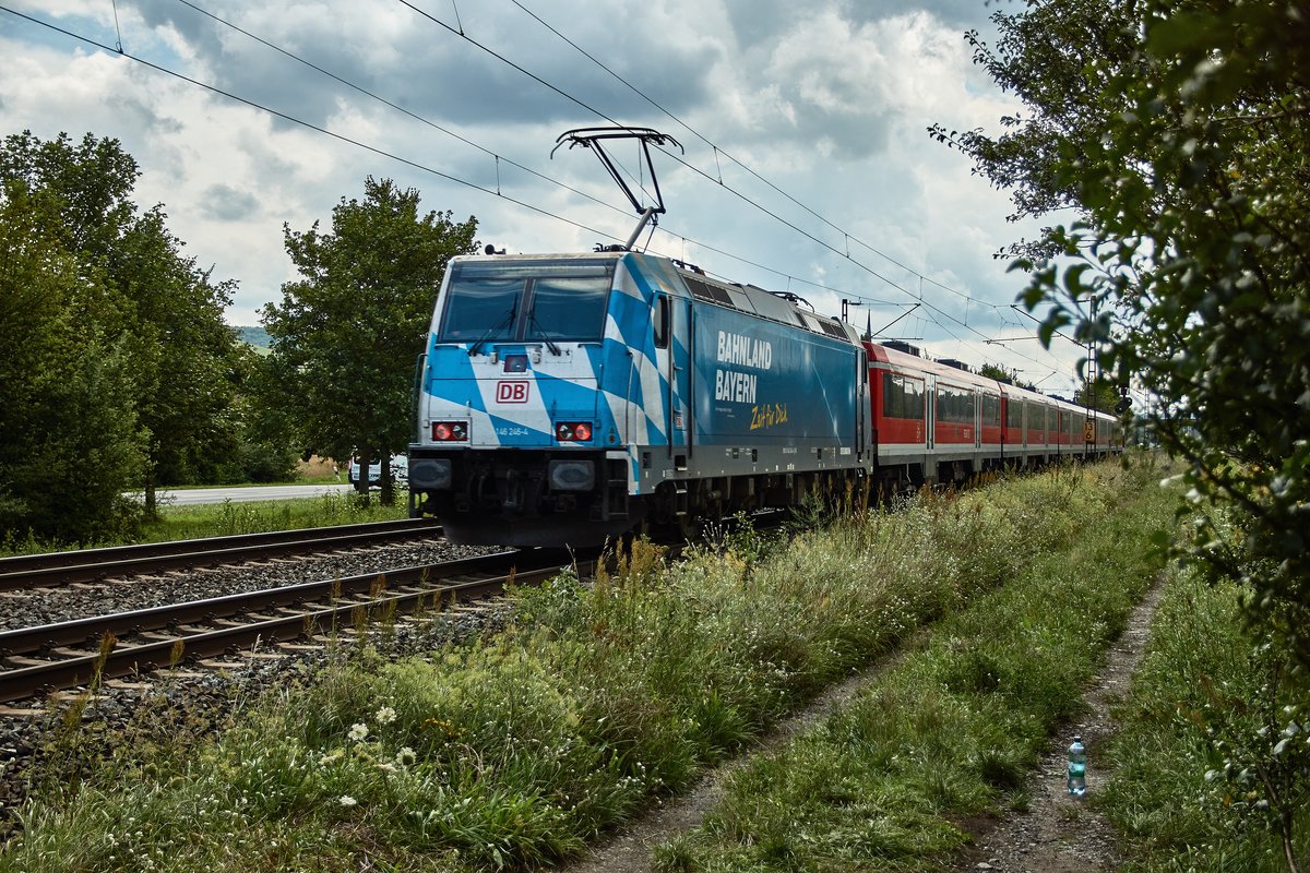 146 246-4 schiebt am 09.08.16 einen RE von Frankfurt/M. komment nach Würzburg/M. nach,gesehen bei Thüngersheim.