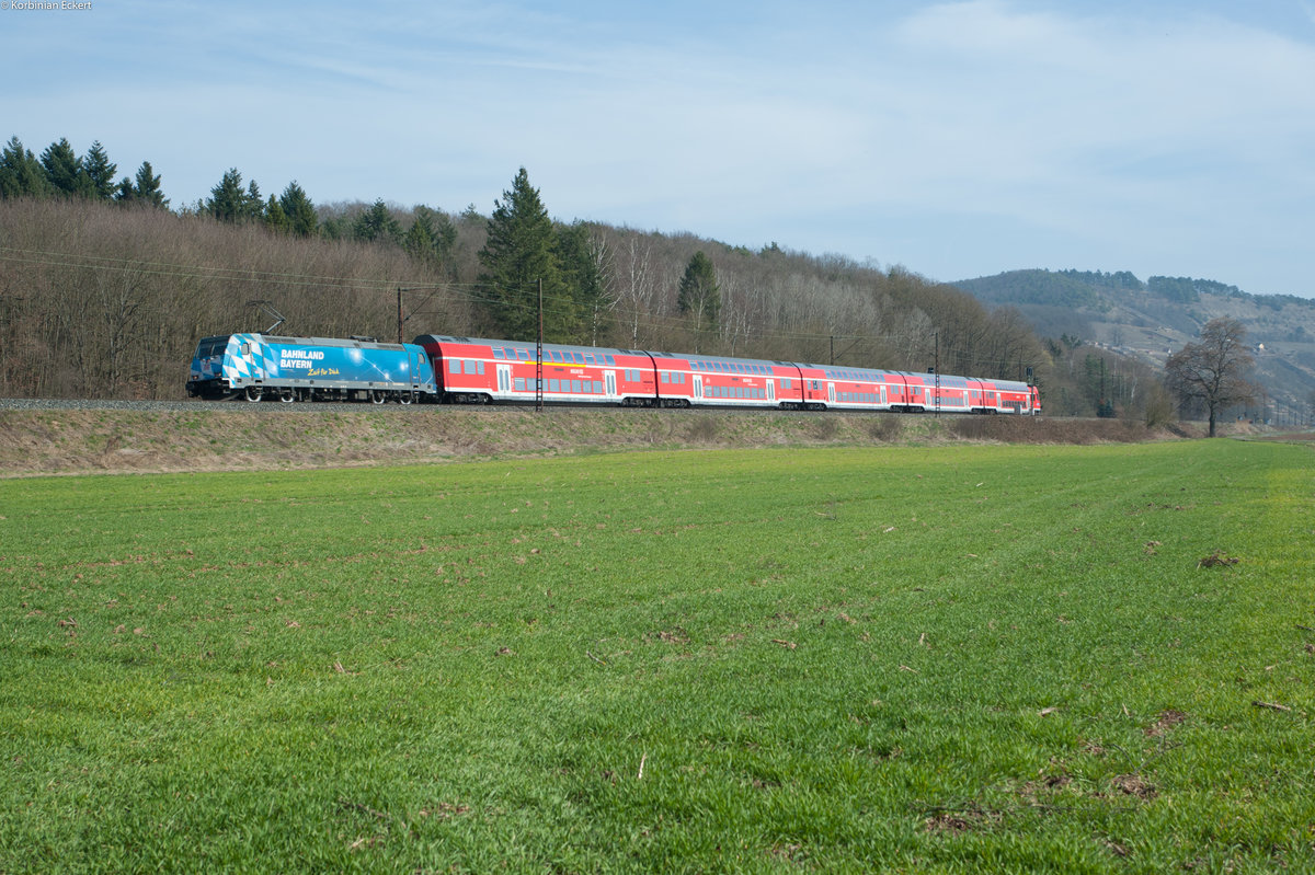 146 246 mit dem RE 4612 aus Bamberg nach Frankfurt am Main Hbf bei Harrbach, 16.03.2017