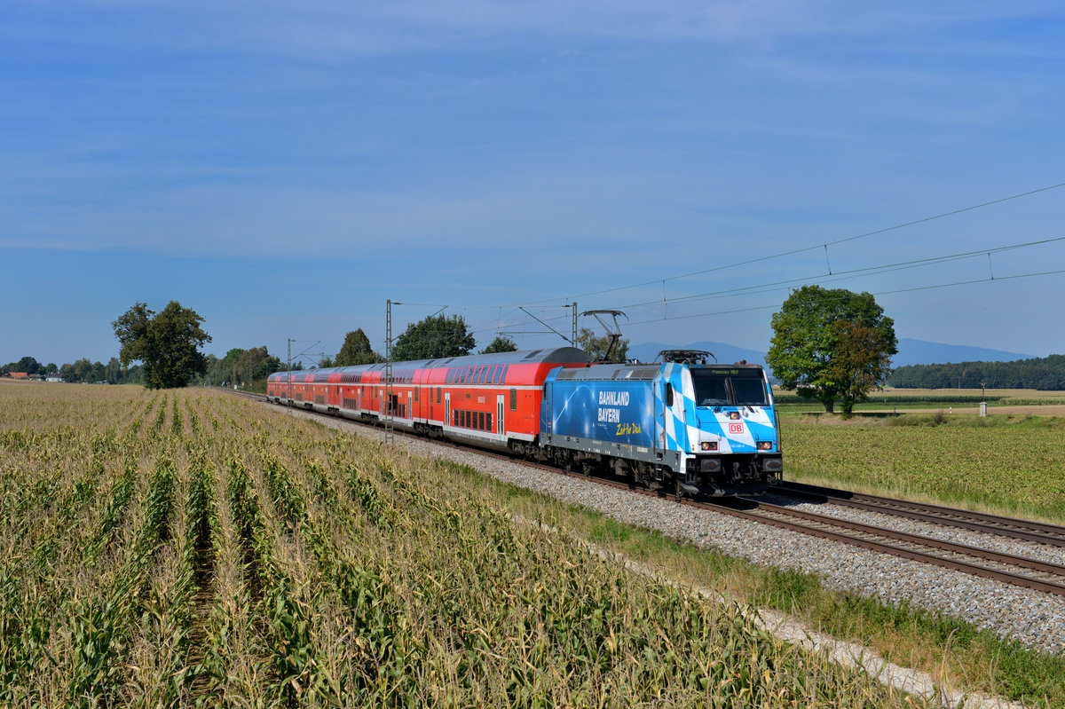 146 246 mit einem RE am 25.09.2016 bei Langenisarhofen. 