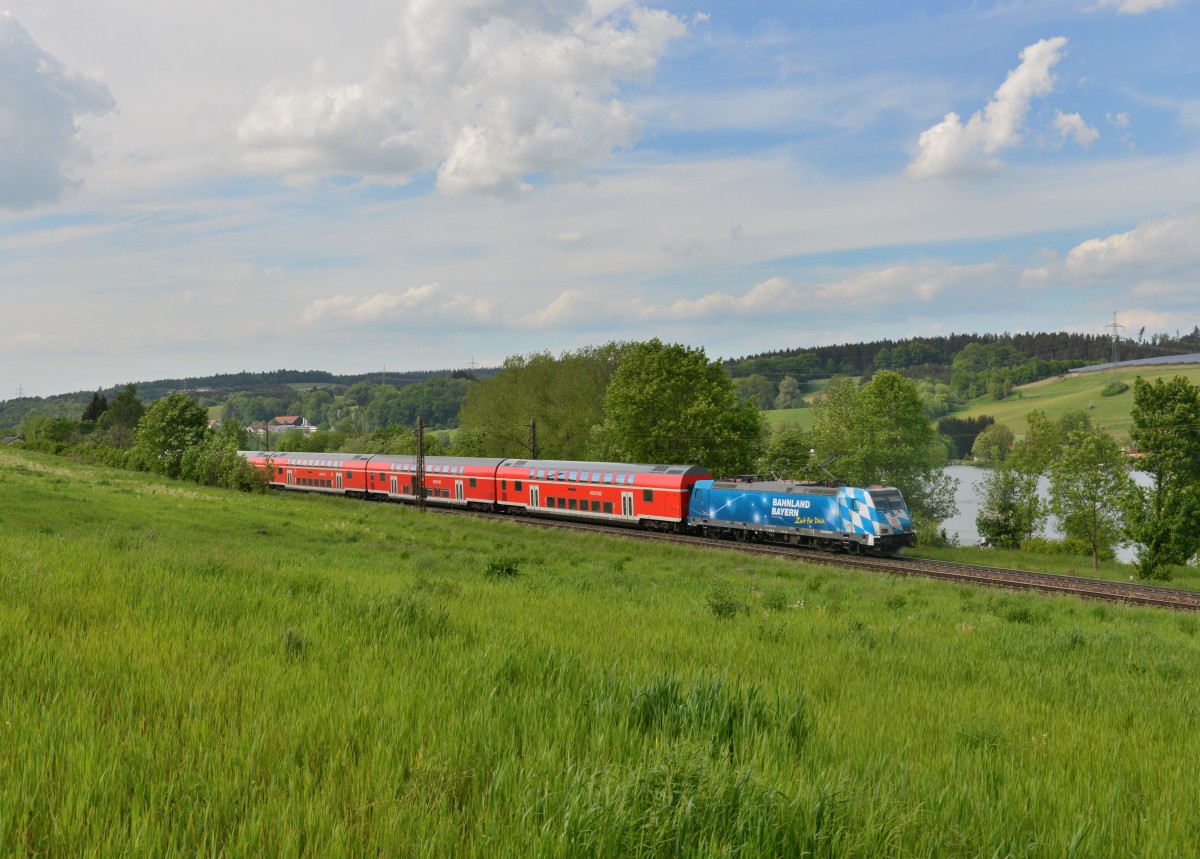 146 246 mit RE 4079 am 14.05.2015 bei Passau. 
