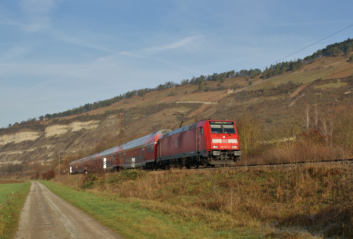 146 247-2 mit einen RE von Frankfurt/M. kommend nach Würzburg am 03.12.13 in Thüngersheim.