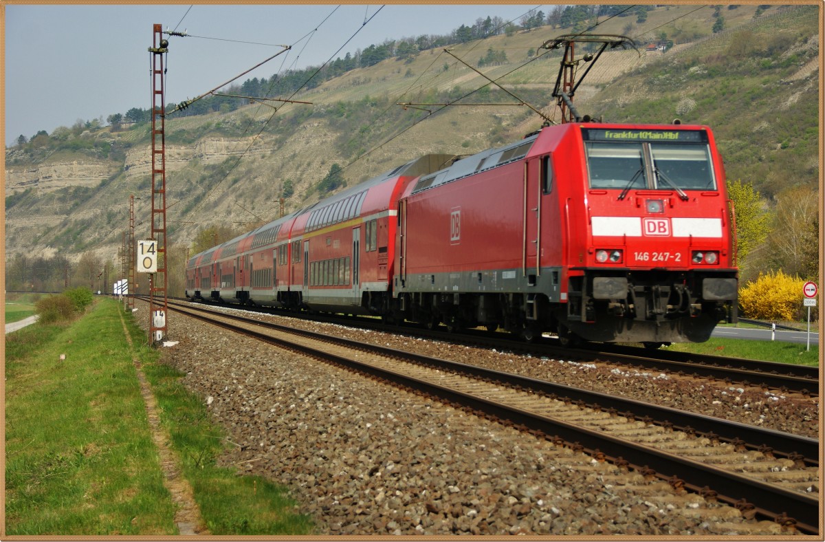 146 247-3 schiebt den RE von Würzburg nach Frankfurt/M. bei Thüngersheim am 01.04.14.