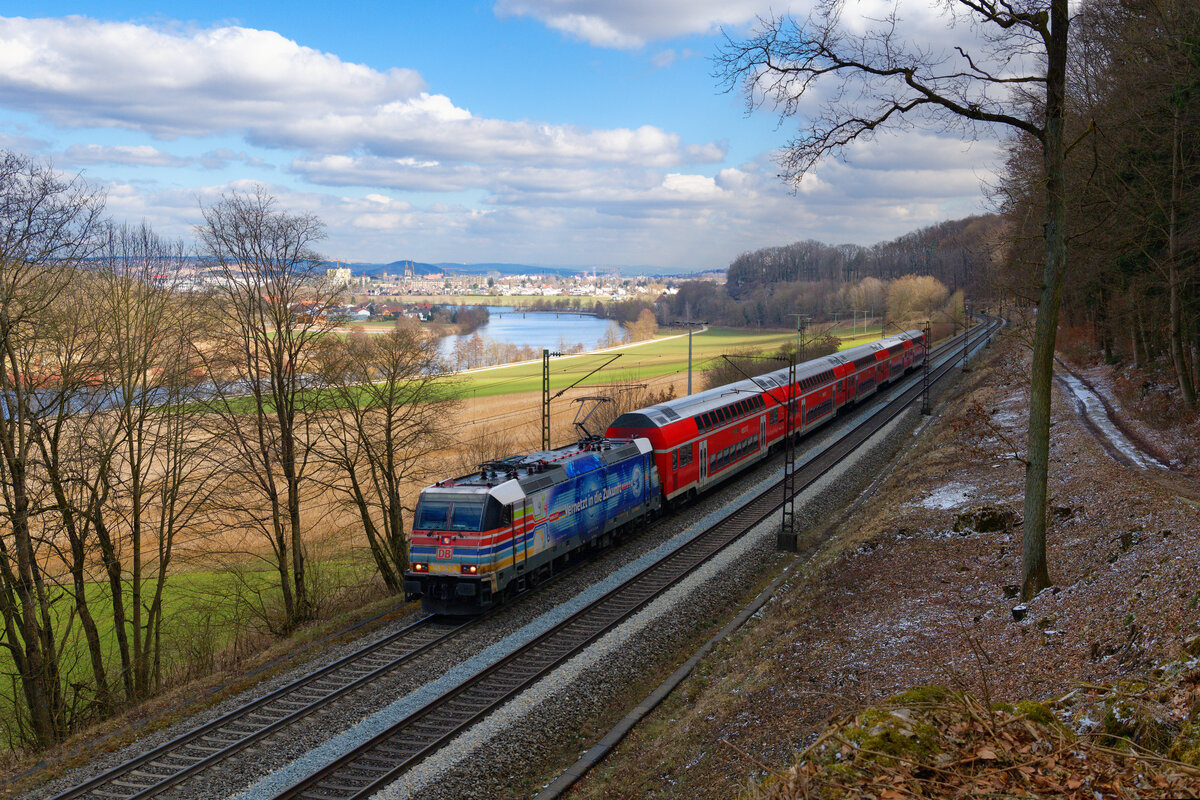 146 247 DB Regio  Vernetzt in die Zukunft  mit RE 4856 (München Hbf - Nürnberg Hbf) bei Etterzhausen, 20.03.2021