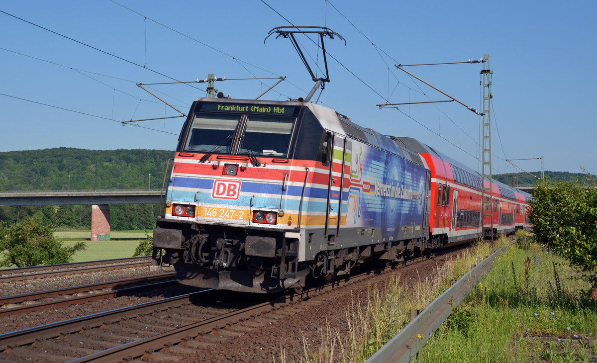 146 247 erreicht mit einem RE nach Frankfurt(M) am Morgen des 14.06.17 den Bahnhof Retzbach-Zellingen. 