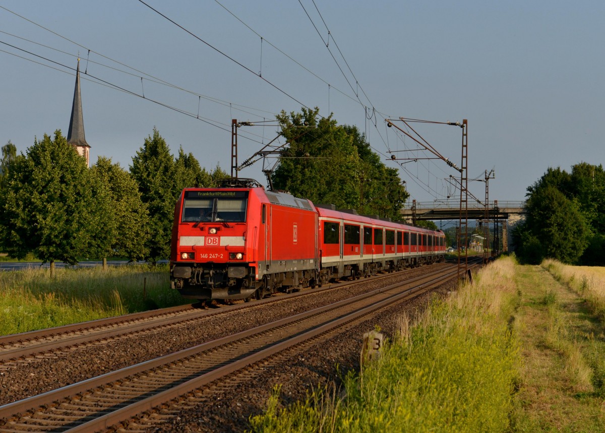 146 247 mit einem RE nach Frankfurt (Main) am 06.07.2013 bei Himmelstadt.