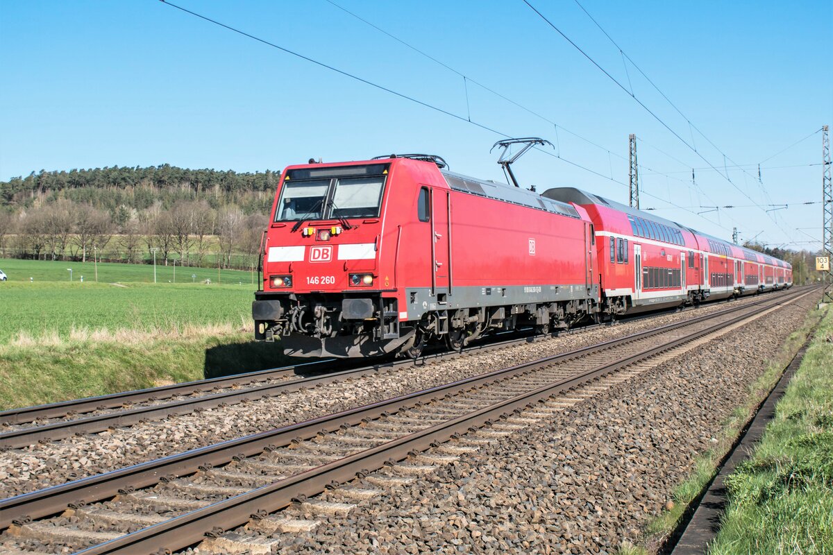 146 260-5 ist am 27.04.2021 in Richtung Frankfurt/M. unterwegs, gesehen bei Kerzel.
