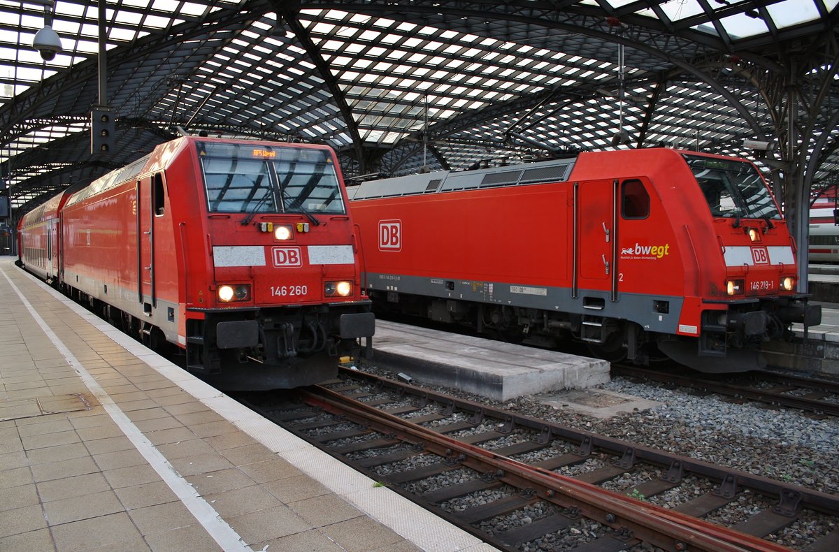 146 260 trifft am 25.05.2019 mit dem RE5 (RE28532)  Rhein-Express  von Koblenz Hauptbahnhof nach Wesel im Kölner Hauptbahnhof auf die Freiburger 146 219-1.
