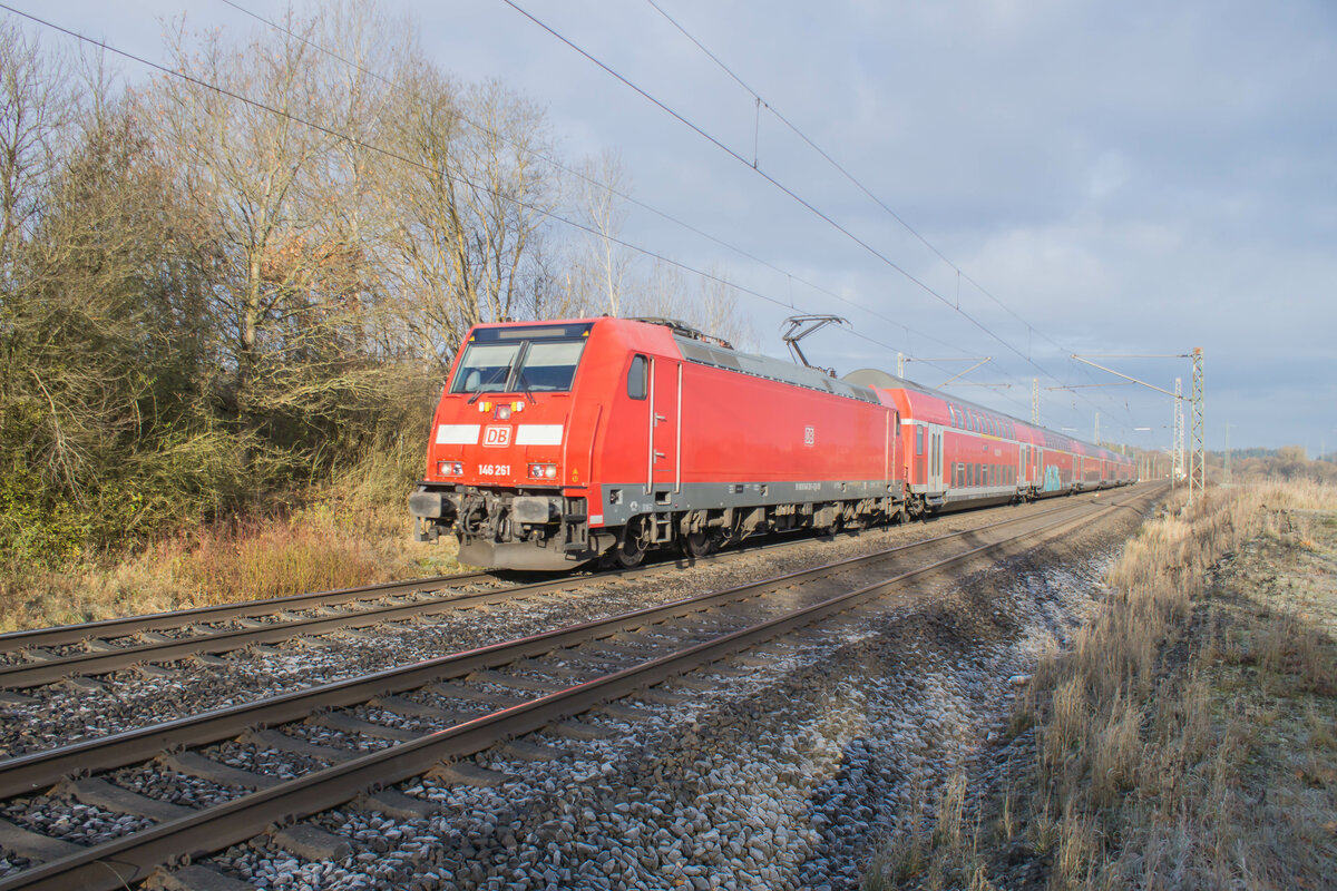 146 261-3 als RB 50 in Richtung Frankfurt/M. bei Kerzell am 23.11.2021