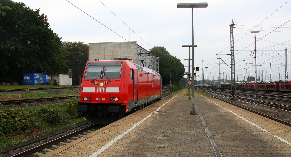 146 261 DB  kommt als Lokzug aus Dortmund-Hbf nach Aachen-Hbf und us Richtung Neuss,Herzogenrath,Kohlscheid,Richterich,Laurensberg und fährt durch Aachen-West in Richtung Aachen-Schanz,Aachen-Hbf. 
Aufgenommen vom Bahnsteig in Aachen-West.
Am Nachmittag vom 29.8.2016.