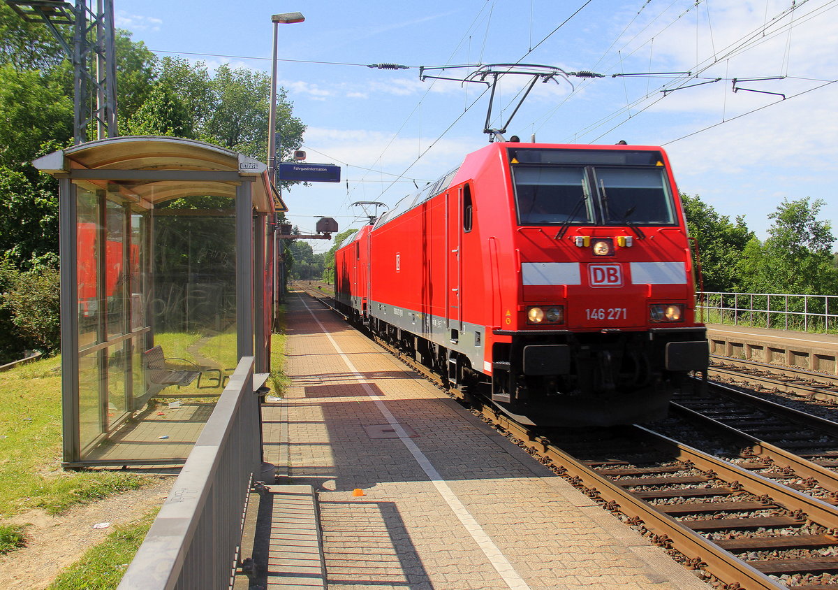 146 271 und 146 280 beide von DB  kommen als Lokzug aus Aachen-Hbf nach Duisburg-Hbf und kammen aus Richtung Aachen-Hbf,Aachen-Schanz,Aachen-West,Laurensberg,Richterich und furhen durch Kohlscheid in Richtung Herzogenrath,Hofstadt,Finkenrath,Rimburg,Übach-Palenberg,Zweibrüggen,Frelenberg,Geilenkirchen,Süggerath,Lindern,Brachelen, Hückelhoven-Baal,Baal,Erkelenz,Herrath,Beckrath,Wickrath,Rheydt,Mönchengladbach,,Viersen, Anrath,Forsthaus,Krefeld-Hbf,Krefeld-Oppum,Krefeld-Linn,,Krefeld-Uerdingen,Krefeld-Hohenbudberg-Chempark,Duisburg-Rheinhausen,Duisburg-Rheinhausen-Ost,Duisburg-Hochfeld-Süd,Duisburg-Hbf.
Aufgenommen von Bahnsteig 2 in Kohlscheid. 
Bei Sommerwetter am Vormittag vom 21.5.2018.