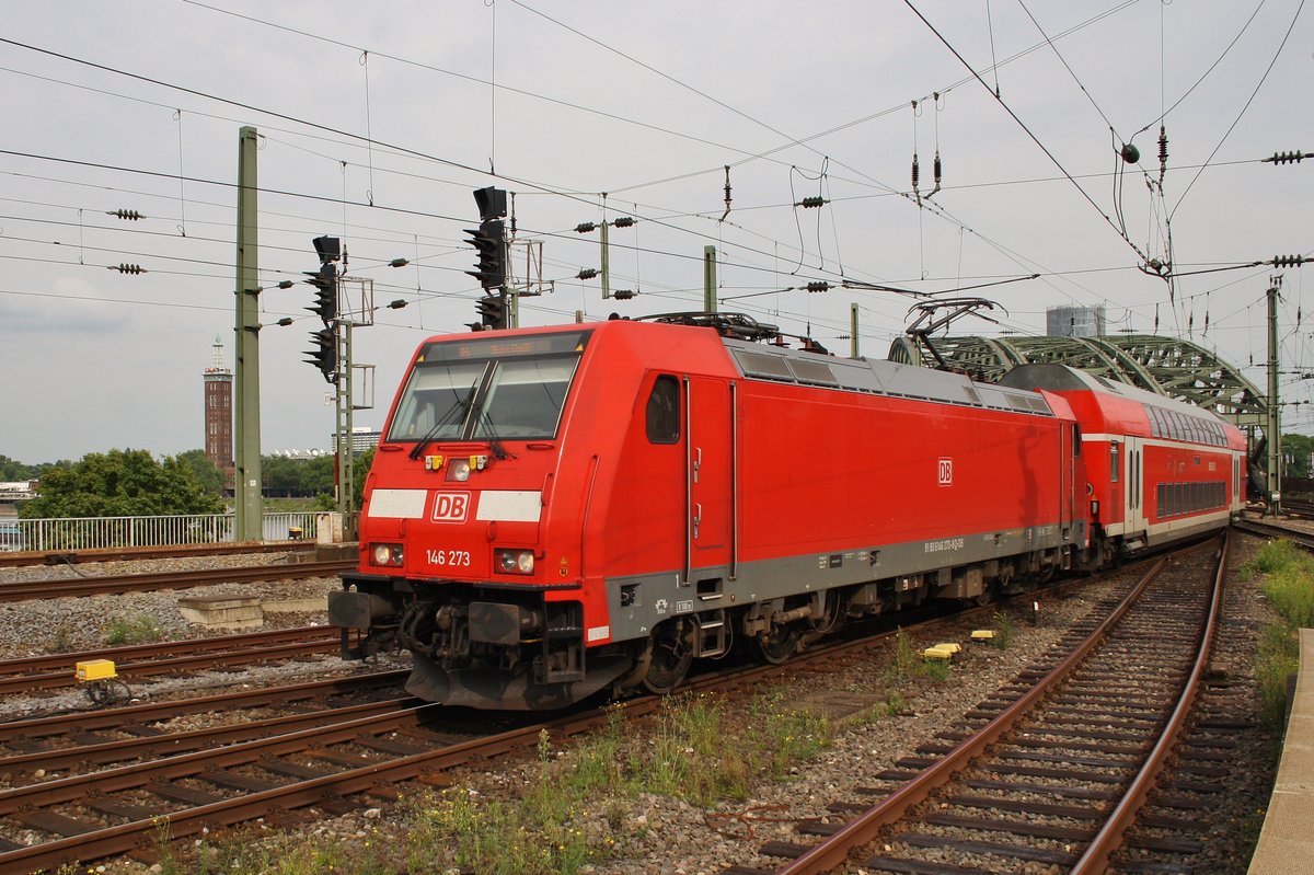 146 273 erreicht am 16.8.2017 mit dem RE6 (RE10629)  Westfalen-Express  von Köln/Bonn Flughafen nach Minden(Westf) den Kölner Hauptbahnhof