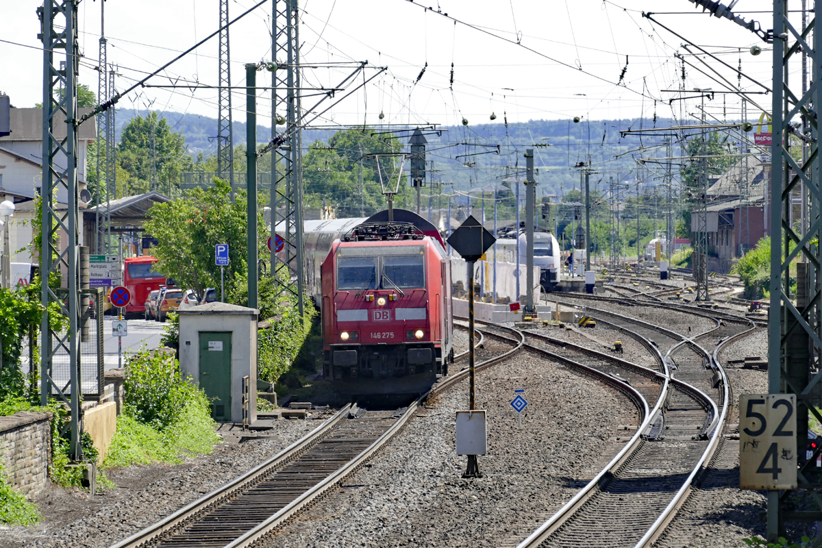 146 275 RE5 nach Wesel bei der Ausfahrt vom Bf Remagen - 16.07.2018