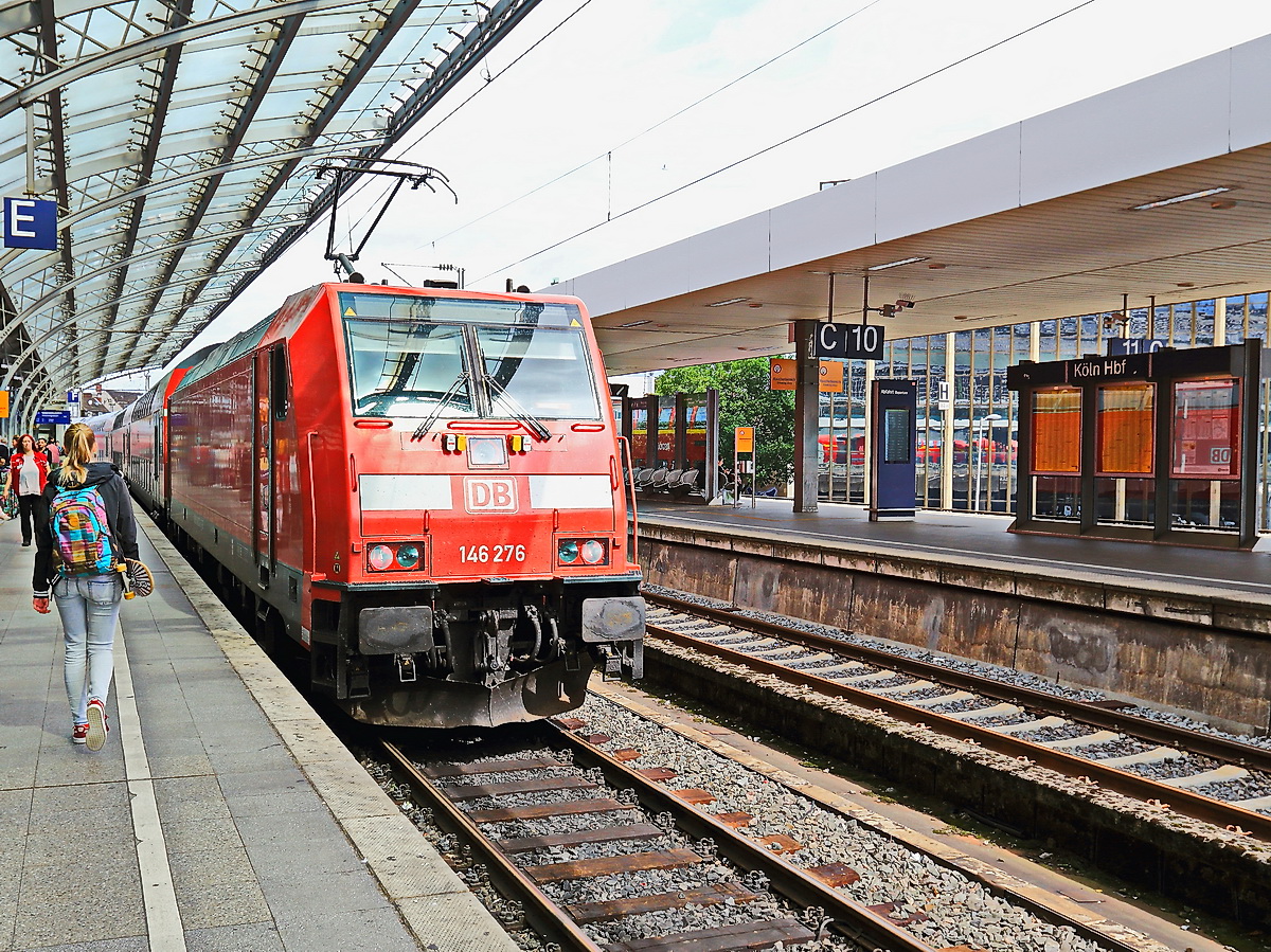 146 276 mit dem RB 5 als RE 10118  nach Aachen Hbf. am 29. Juli 2017 in Köln Hauptbahnhof.