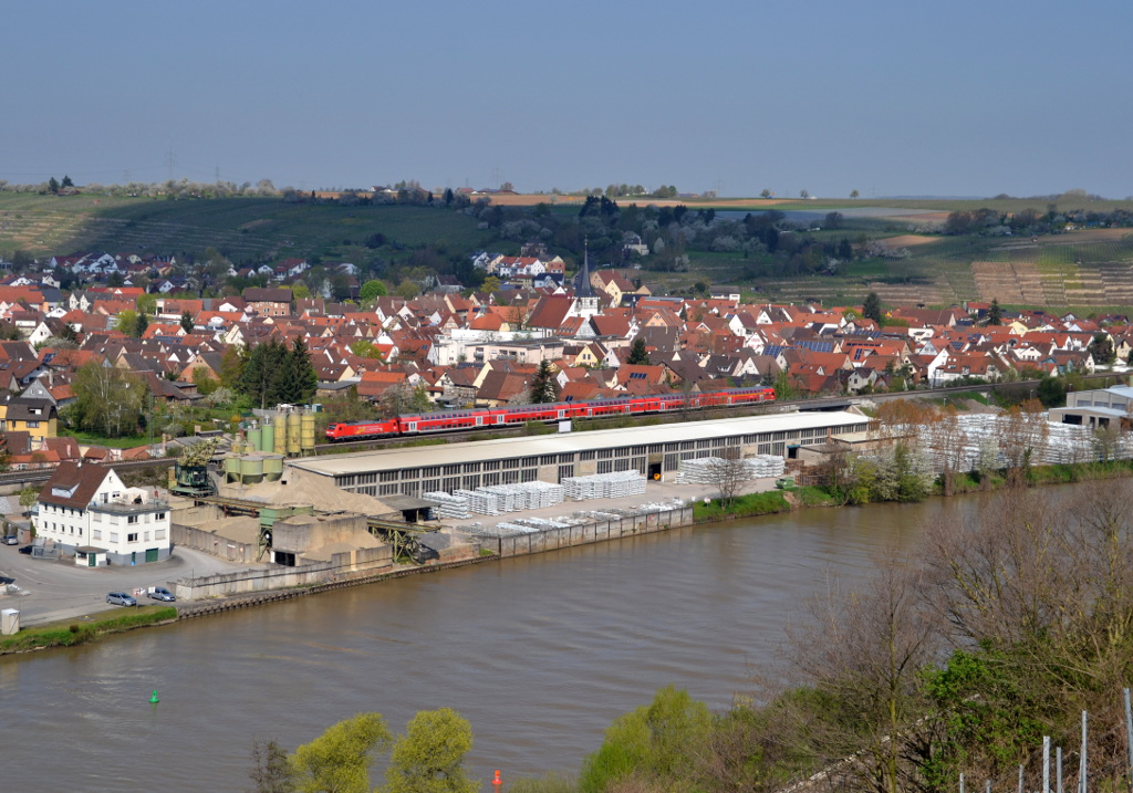146 2xx mit RB 39919 Heilbronn Hbf - Stuttgart Hbf am 20.04.2016 in Kirchheim(Neckar)