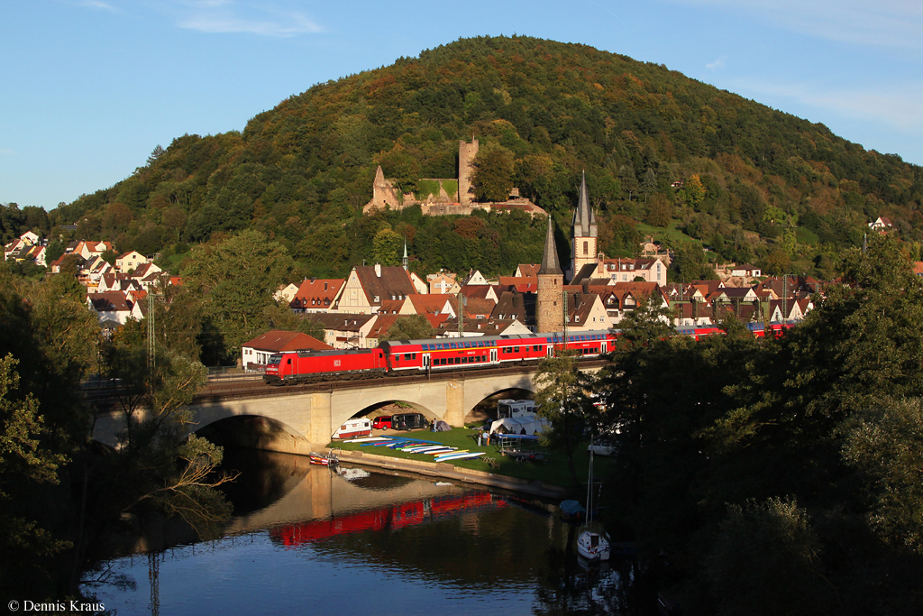 146 2xx mit RE 4620 am 28.09.2013 in Gemnden.