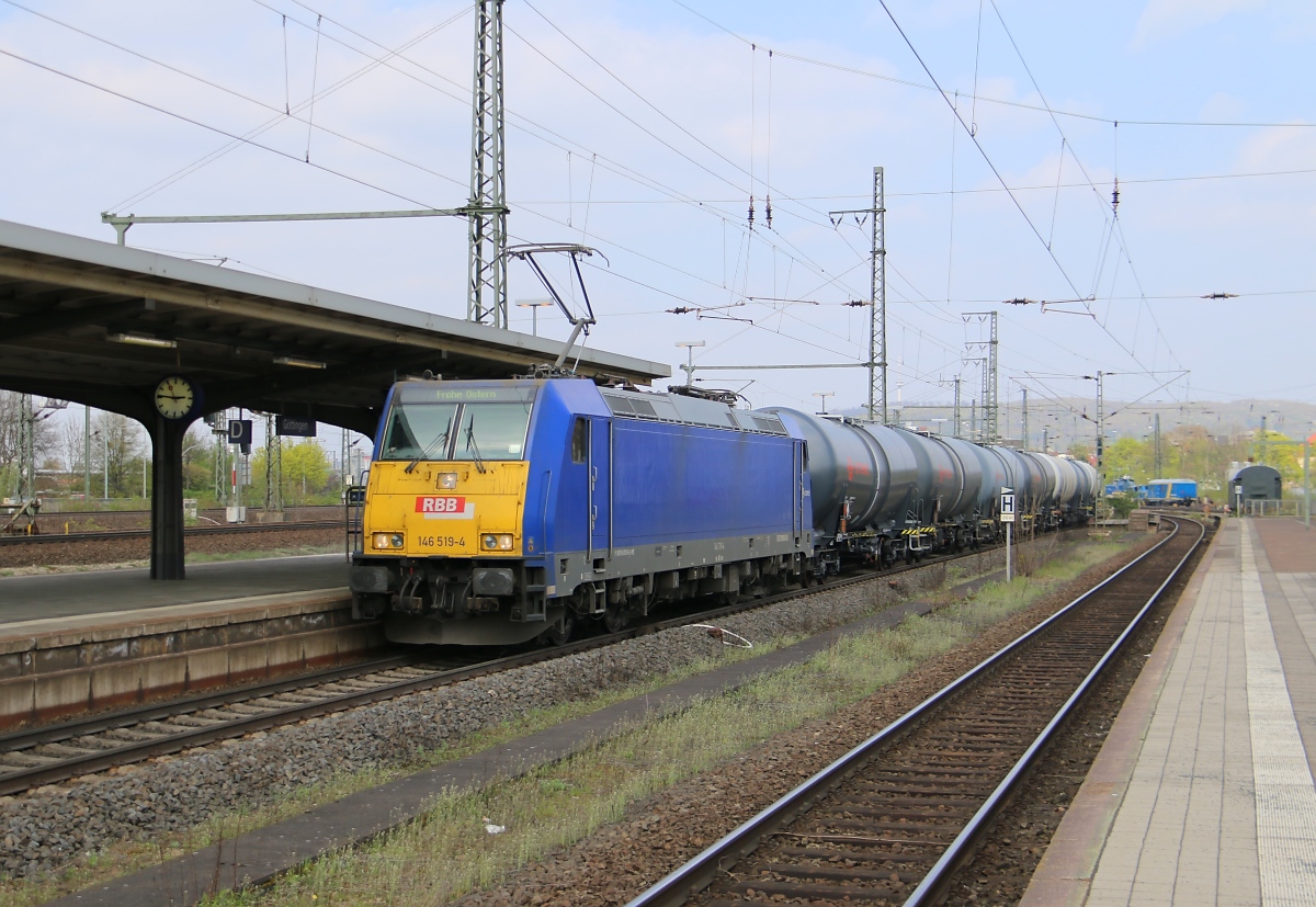 146 519-4 mit Kesselwagenzug in Fahrtrichtung Süden. Aufgenommen am 06.04.2014 in Göttingen.